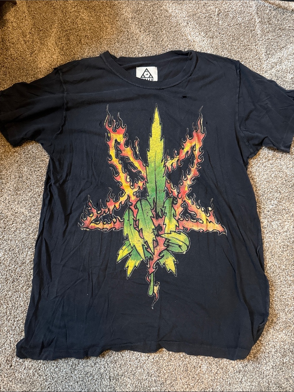 unif unisex graphic tee burn me size small rare